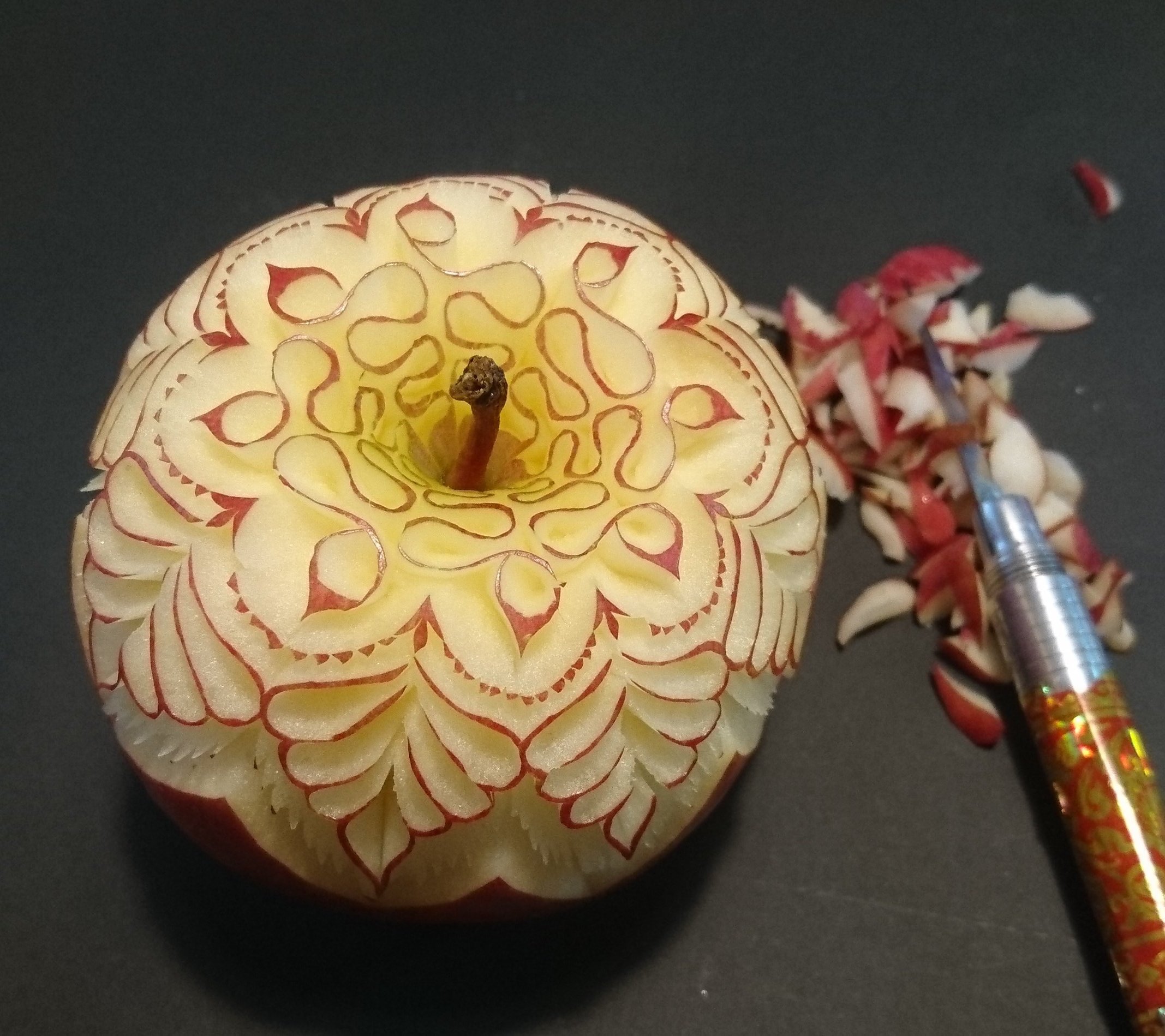 Food sculpture Artist japanese apple